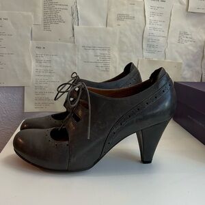 Vintage Indigo by clarks Mary Jane heel in dark grey